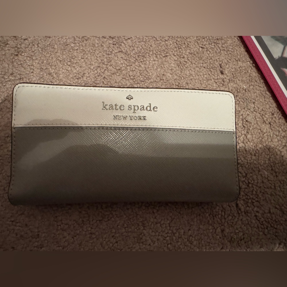 BNWT Kate Spade Two-Tone Wallet in Cream and Gray